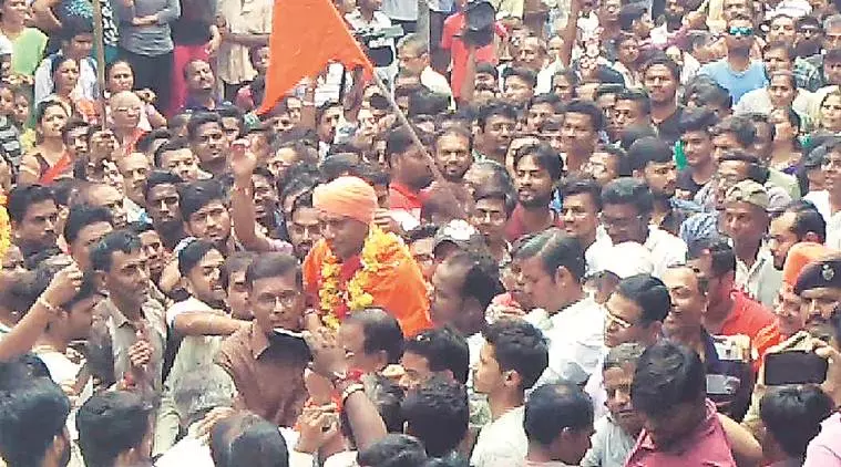 ജാമ്യത്തിലിറങ്ങിയ അജ്മീര് ദര്ഗ സ്ഫോടന കേസ് പ്രതിക്ക് ‘വീരോചിത’ വരവേല്പ്പ് നല്കി ബിജെപി ജാമ്യത്തിലിറങ്ങിയ അജ്മീര് ദര്ഗ സ്ഫോടന കേസ് പ്രതിക്ക് ‘വീരോചിത’ വരവേല്പ്പ് നല്കി ബിജെപി