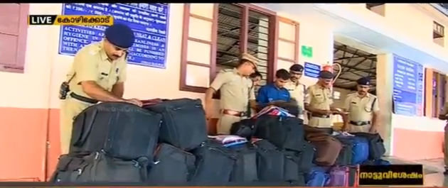 ദുരിതാശ്വാസത്തിന്റെ മറവിൽ കടത്താന്‍ ശ്രമിച്ച 800 കിലോ വസ്ത്രങ്ങൾ പിടികൂടി