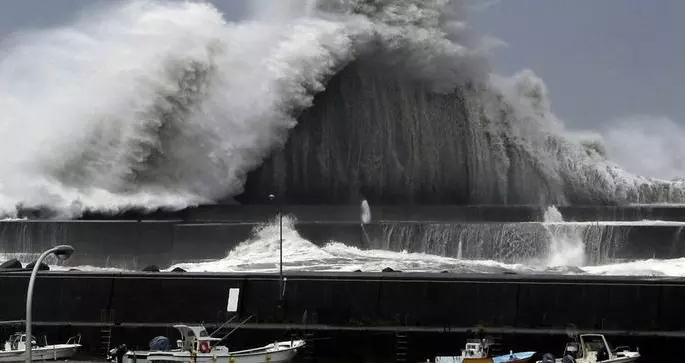 ജപ്പാനില്‍ ‘ജെബി’ ചുഴലിക്കാറ്റ് ആഞ്ഞടിക്കുന്നു: ഇരുപത്തിയഞ്ച് വര്‍ഷത്തിലെ ഏറ്റവും വലുത്