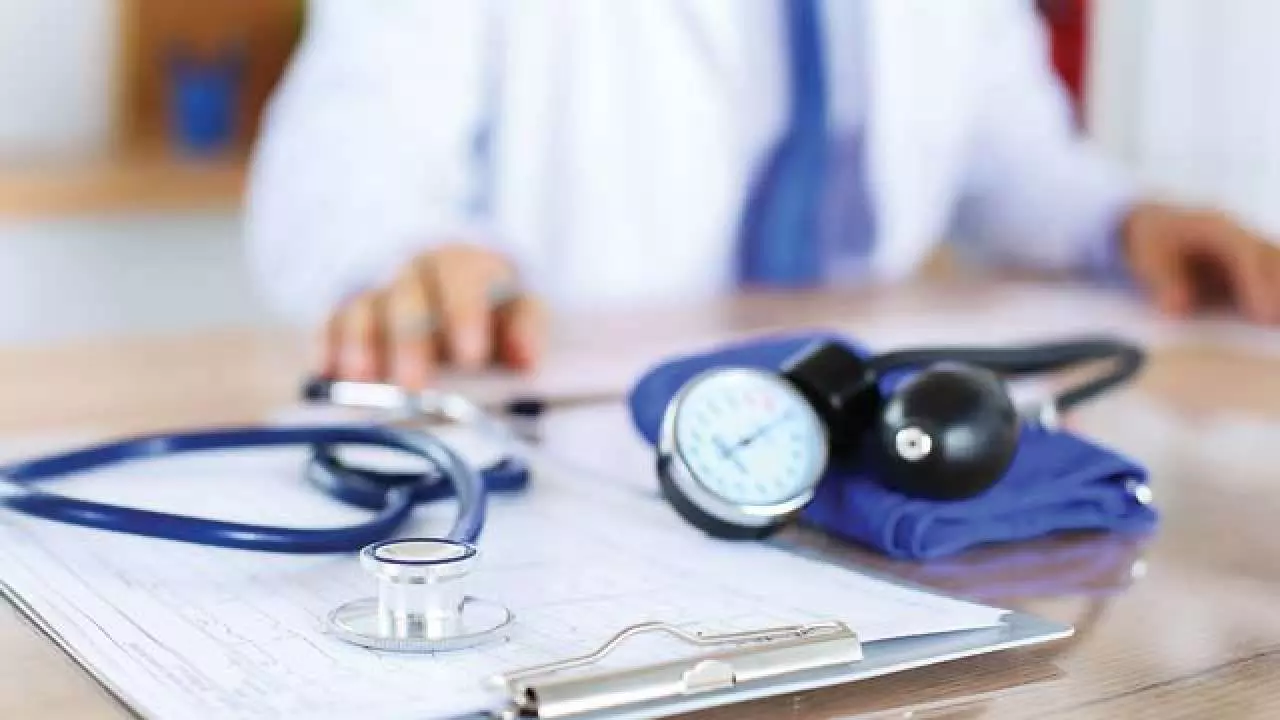 നാല് മെഡിക്കല് കോളജുകളിലെ പ്രവേശനത്തിനുള്ള സ്റ്റേ ബുധനാഴ്ച വരെ തുടരും നാല് മെഡിക്കല് കോളജുകളിലെ പ്രവേശനത്തിനുള്ള സ്റ്റേ ബുധനാഴ്ച വരെ തുടരും