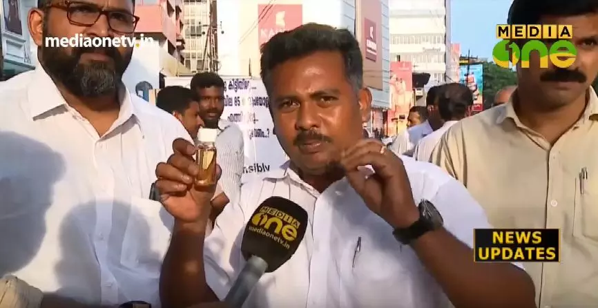 നൂറിന് പെട്രോളടിച്ചാല്‍ അന്‍പത് മില്ലിയും ലഡുവും സൗജന്യം