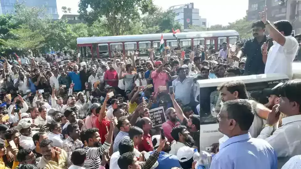 സംവരണം; മഹാരാഷ്ട്രയില് മറാത്തകള്ക്ക് പിന്നാലെ ബ്രാഹ്മണരും സമരത്തിലേക്ക് സംവരണം; മഹാരാഷ്ട്രയില് മറാത്തകള്ക്ക് പിന്നാലെ ബ്രാഹ്മണരും സമരത്തിലേക്ക്