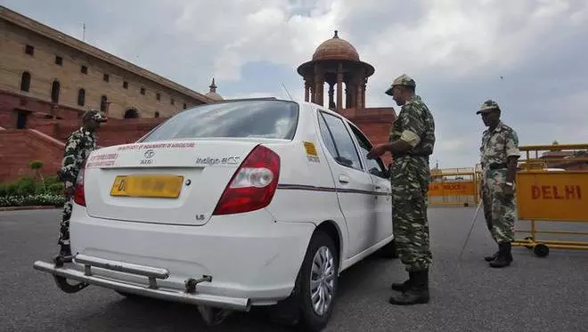 അതീവസുരക്ഷാ നമ്പര് പ്ലേറ്റ് ഘടിപ്പിച്ചില്ലേ ? ശിക്ഷ ജയില്വാസം; അടുത്തമാസം മുതല് ഡല്ഹിയില് പരിശോധന അതീവസുരക്ഷാ നമ്പര് പ്ലേറ്റ് ഘടിപ്പിച്ചില്ലേ ? ശിക്ഷ ജയില്വാസം; അടുത്തമാസം മുതല് ഡല്ഹിയില് പരിശോധന