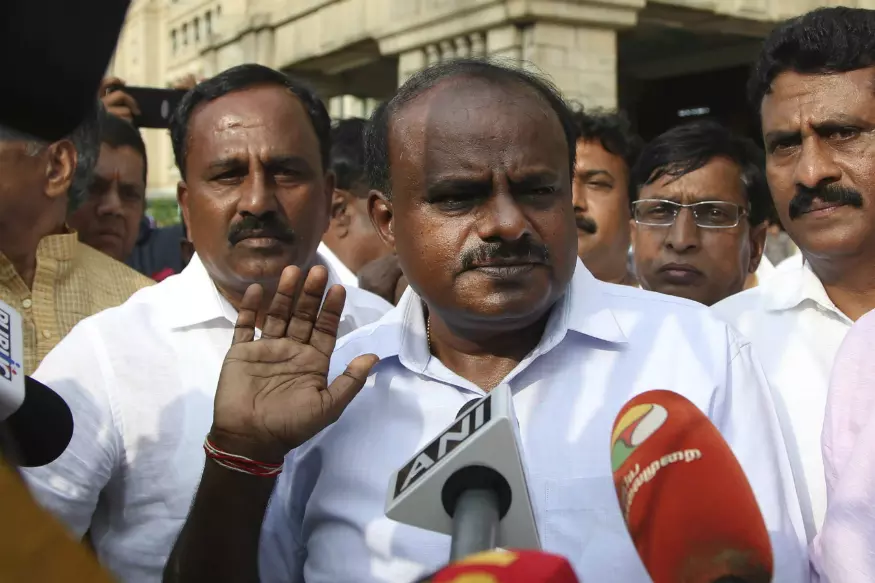 എം.എല്‍.എമാരെ കടത്താന്‍ സൈനിക വിമാനമെന്ന് കുമാരസ്വാമി