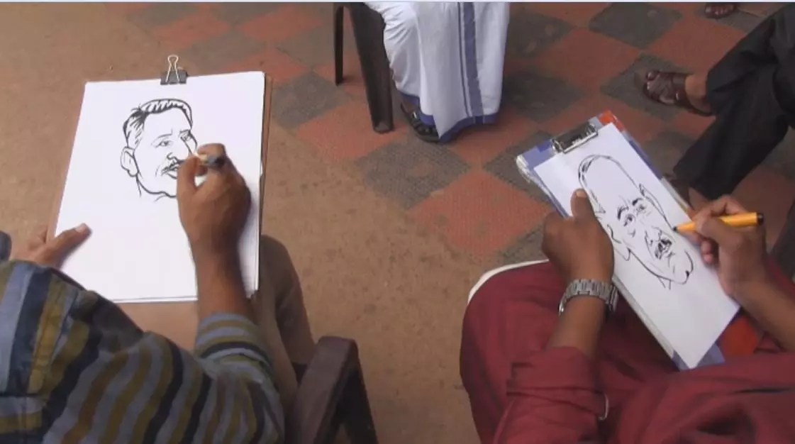 ഞങ്ങള്‍ നിങ്ങളെ വരയ്ക്കാം; പ്രളയബാധിതര്‍ക്ക് കൈത്താങ്ങാകാം