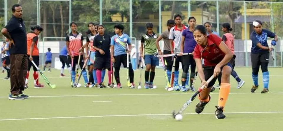 ദേശീയ ജൂനിയർ വനിതാ ഹോക്കി ചാമ്പ്യൻഷിപ്പിന് ഇന്ന് തുടക്കം; ഗവർണർ പി സദാശിവം ഉദ്ഘാടനം ചെയ്യും ദേശീയ ജൂനിയർ വനിതാ ഹോക്കി ചാമ്പ്യൻഷിപ്പിന് ഇന്ന് തുടക്കം; ഗവർണർ പി സദാശിവം ഉദ്ഘാടനം ചെയ്യും