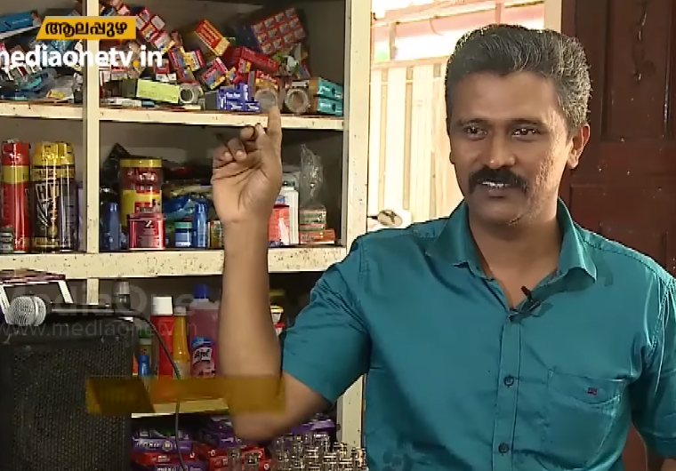 പാട്ടെന്ന് പറഞ്ഞാല്‍ എജ്ജാതി പാട്ട്; ഈ പലചരക്ക് കടക്കാരന്‍ പൊളിയാണ്