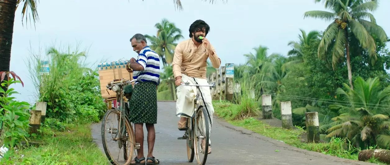 കുട്ടനാടിന്റെ ഭംഗി ഒപ്പിയെടുത്ത് ‘കുട്ടനാടൻ ബ്ലോഗി’ലെ പുതിയ ഗാനം  പുറത്ത്    