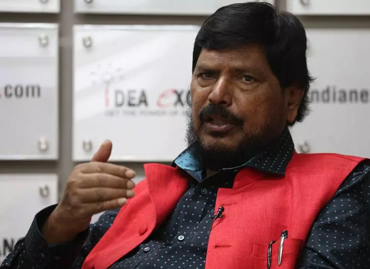 ഇന്ധനവില വര്ധനവ് തന്നെ ബാധിച്ചിട്ടില്ലെന്ന പരാമര്ശത്തില് മാപ്പ് പറഞ്ഞ് കേന്ദ്രമന്ത്രി രാംദാസ് അത്തേവാലെ ഇന്ധനവില വര്ധനവ് തന്നെ ബാധിച്ചിട്ടില്ലെന്ന പരാമര്ശത്തില് മാപ്പ് പറഞ്ഞ് കേന്ദ്രമന്ത്രി രാംദാസ് അത്തേവാലെ