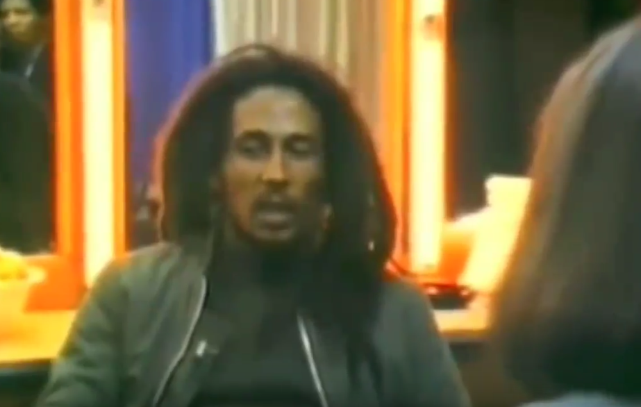 ഓക്കെ..നിര്‍ത്തി..ഉമ്മ നിര്‍ത്തി.; ടൊവിനോയുടെ ഡയലോഗ് ബോബ് മാര്‍ലി പറഞ്ഞാല്‍ ദേ ഇങ്ങിനിരിക്കും