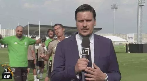 ക്രിസ്റ്റ്യാനോ എന്ന മിമിക്രിക്കാരൻ; സോഷ്യൽ മീഡിയയിൽ ചിരിപടർത്തി സൂപ്പർ താരം ക്രിസ്റ്റ്യാനോ എന്ന മിമിക്രിക്കാരൻ; സോഷ്യൽ മീഡിയയിൽ ചിരിപടർത്തി സൂപ്പർ താരം