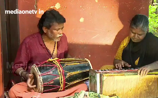 തെരുവ് ഗായകന് വിലക്ക്; മിഠായിത്തെരുവിൽ പാട്ടു പാടി പ്രതിഷേധിക്കും