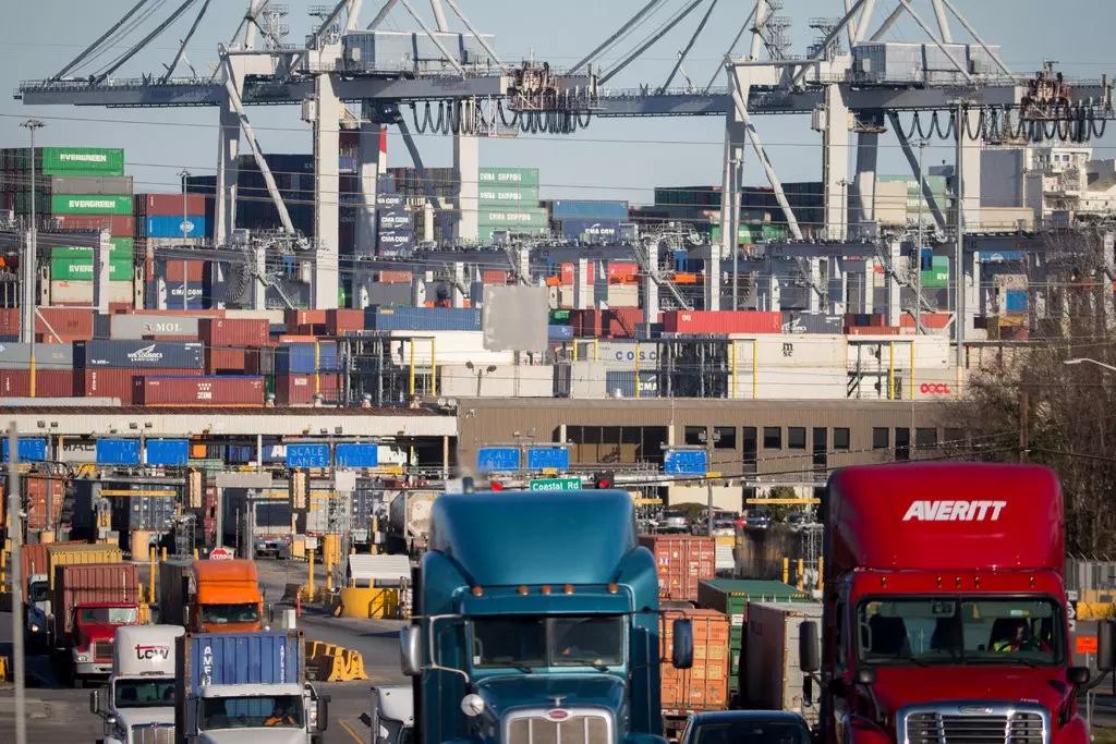 അന്താരാഷ്ട്ര തലത്തില് വ്യാപാരയുദ്ധം ശക്തിപ്പെടുന്നു അന്താരാഷ്ട്ര തലത്തില് വ്യാപാരയുദ്ധം ശക്തിപ്പെടുന്നു