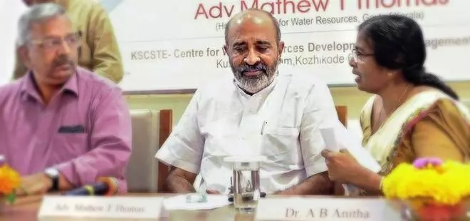 പ്രളയത്തിന് ശേഷം കേരളം വരള്ച്ചയിലേക്കോ: പഠനമാരംഭിച്ചതായി മന്ത്രി മാത്യു ടി. തോമസ് പ്രളയത്തിന് ശേഷം കേരളം വരള്ച്ചയിലേക്കോ: പഠനമാരംഭിച്ചതായി മന്ത്രി മാത്യു ടി. തോമസ്