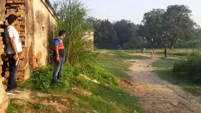 യു.പിയില് മാധ്യമങ്ങളെ ക്ഷണിച്ച് പോലീസിന്റെ ഏറ്റുമുട്ടല് കൊലപാതകം യു.പിയില് മാധ്യമങ്ങളെ ക്ഷണിച്ച് പോലീസിന്റെ ഏറ്റുമുട്ടല് കൊലപാതകം