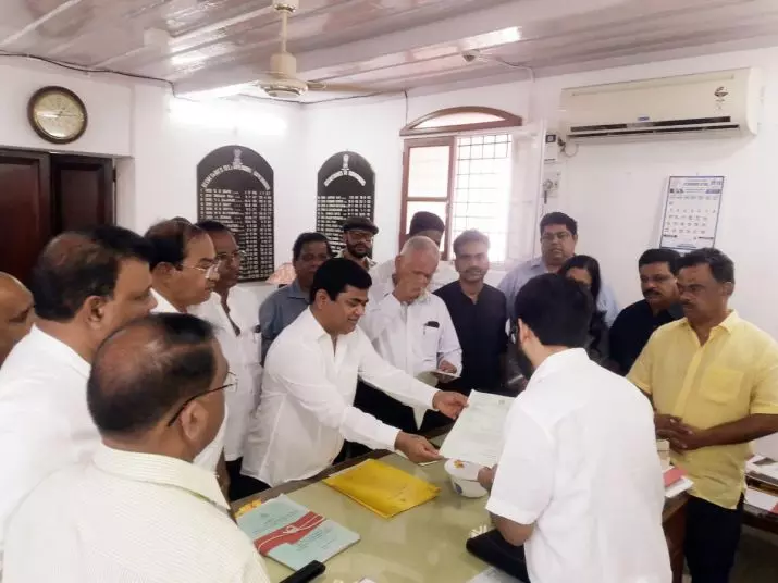 ഗോവയില് സര്ക്കാറുണ്ടാക്കാന് അവകാശവാദവുമായി കോണ്ഗ്രസ് ഗോവയില് സര്ക്കാറുണ്ടാക്കാന് അവകാശവാദവുമായി കോണ്ഗ്രസ്