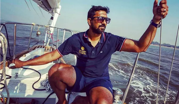 പായ് വഞ്ചി പ്രയാണത്തിനിടെ കടലില് കുടുങ്ങിയ അഭിലാഷ് ടോമിയെ രക്ഷിച്ചു; വിജയിച്ചത് ഫ്രഞ്ച് കപ്പല് ഒസീരിസിന്റെ രക്ഷാ ദൗത്യം പായ് വഞ്ചി പ്രയാണത്തിനിടെ കടലില് കുടുങ്ങിയ അഭിലാഷ് ടോമിയെ രക്ഷിച്ചു; വിജയിച്ചത് ഫ്രഞ്ച് കപ്പല് ഒസീരിസിന്റെ രക്ഷാ ദൗത്യം