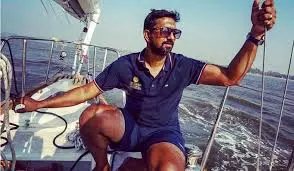 മലയാളി നാവികന് അഭിലാഷ് ടോമിക്ക് പരിക്ക് മലയാളി നാവികന് അഭിലാഷ് ടോമിക്ക് പരിക്ക്