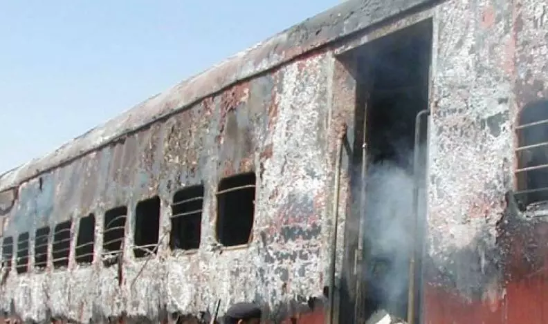 ഗുജറാത്ത് കലാപത്തെക്കുറിച്ചുള്ള പുസ്തകം; മൂന്ന് പേര്‍ക്കെതിരെ കേസ് 