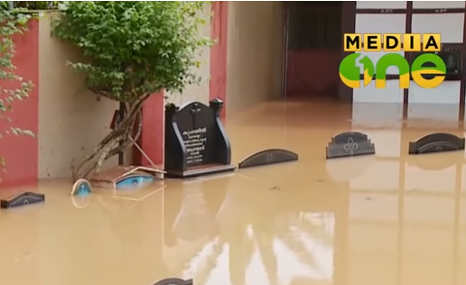 പ്രളയം കഴിഞ്ഞിട്ടും ദുരിതമൊഴിയാതെ കല്‍പ്പറ്റയിലെ വീട് നഷ്ടപ്പെട്ട കുടുംബങ്ങള്‍