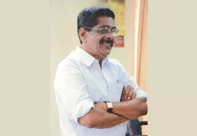 ഗ്രൂപ്പ് രാഷ്ട്രീയത്തിന് അതീതന്; മുല്ലപ്പള്ളി എന്നും നേതൃത്വത്തിന്റെ വിശ്വസ്തന് ഗ്രൂപ്പ് രാഷ്ട്രീയത്തിന് അതീതന്; മുല്ലപ്പള്ളി എന്നും നേതൃത്വത്തിന്റെ വിശ്വസ്തന്