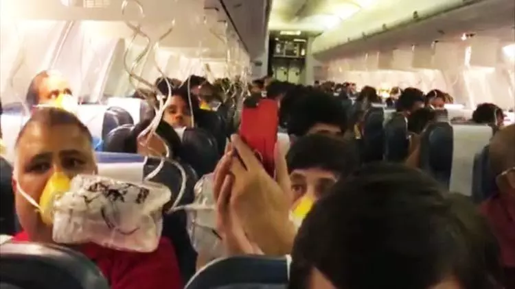 യാത്രക്കാരുടെ മൂക്കില് നിന്നും ചെവിയില് നിന്നും രക്തം; വിമാനം തിരിച്ചിറക്കി യാത്രക്കാരുടെ മൂക്കില് നിന്നും ചെവിയില് നിന്നും രക്തം; വിമാനം തിരിച്ചിറക്കി