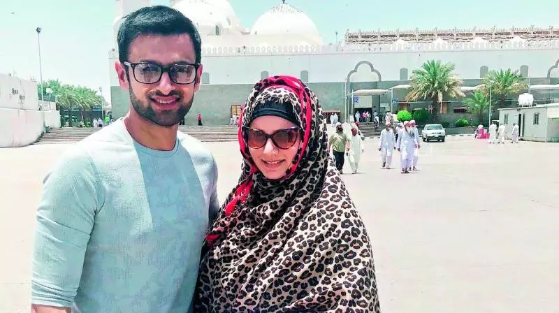 ‘പുയ്യാപ്പിളേ...മാലിക്ക് പുയ്യാപ്പിളേ...’ മലയാളി ആരാധകന്റെ വിളി കേട്ട്  ഷൊയ്ബ് മാലിക്ക്