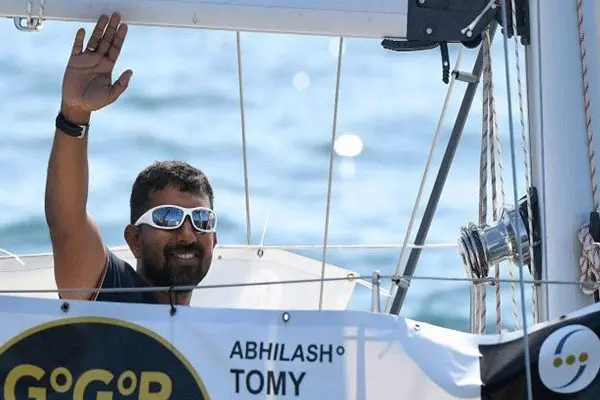 കടലില് കുടുങ്ങിയ മലയാളി നാവികന് അഭിലാഷ് ടോമിയുടെ പായ് വഞ്ചി കണ്ടെത്തി കടലില് കുടുങ്ങിയ മലയാളി നാവികന് അഭിലാഷ് ടോമിയുടെ പായ് വഞ്ചി കണ്ടെത്തി