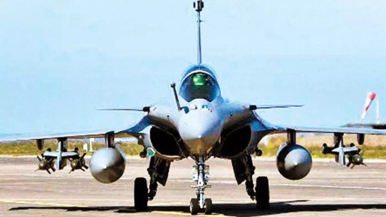 റഫാല്: റോബര്ട്ട് വദ്രയുടെ കമ്പനിയെ പങ്കാളിയാക്കാത്തതിലുള്ള പകയാണ് കോൺഗ്രസിനെന്ന് ബി.ജെ.പി റഫാല്: റോബര്ട്ട് വദ്രയുടെ കമ്പനിയെ പങ്കാളിയാക്കാത്തതിലുള്ള പകയാണ് കോൺഗ്രസിനെന്ന് ബി.ജെ.പി