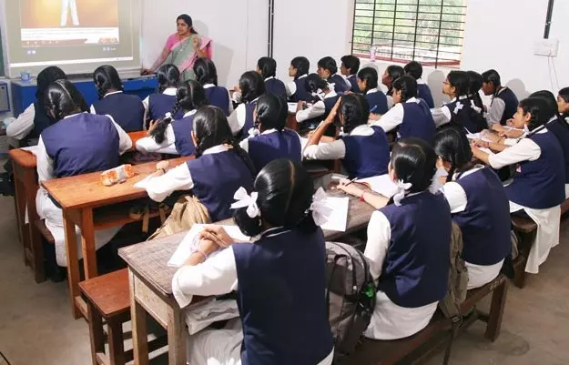 അധ്യാപകരുടെ പ്രവർത്തന മികവും വിദ്യാർഥികളുടെ അക്കാഡമിക് നിലവാരവും അളക്കാൻ പരിശോധന