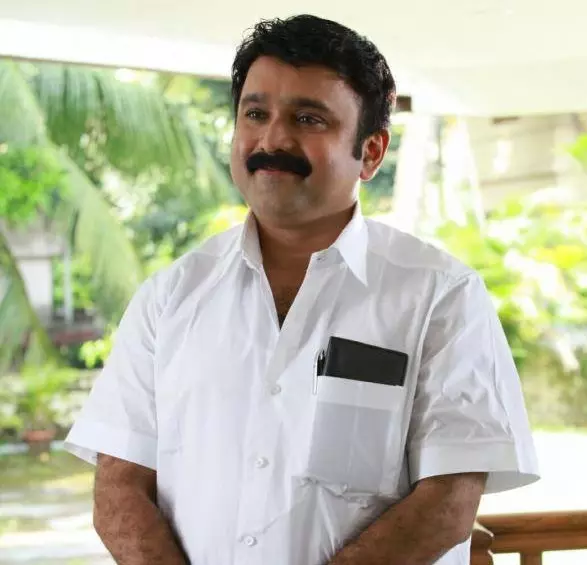 അടുത്ത കാലത്തായി ഒരു ബ്രേക്ക് ആഗ്രഹിച്ചിരുന്നു, നല്ലൊരു കഥാപാത്രത്തിനായി കാത്തിരിക്കുകയായിരുന്നു; തീവണ്ടിയിലെ വേഷത്തെക്കുറിച്ച് സുധീഷ്