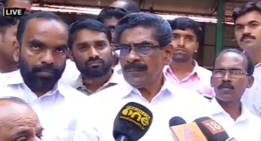 പുറകില്‍ നിന്ന് വെടിവെച്ചു കൊല്ലാന്‍ പൊലീസിന് ആര് അധികാരം നല്‍കിയെന്ന് മുല്ലപ്പള്ളി