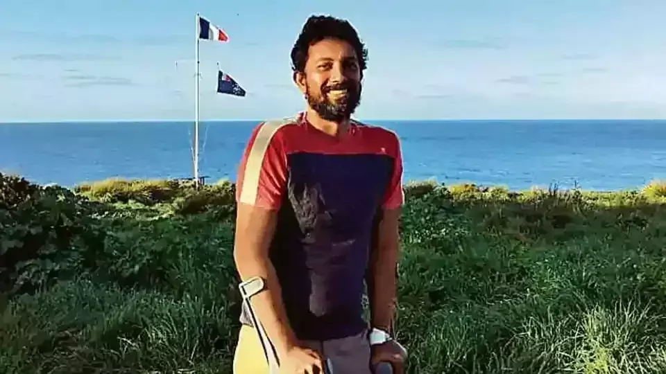 ദുരിതക്കടല് താണ്ടിയ അനുഭവം പങ്കുവെച്ച് അഭിലാഷ് ടോമി ദുരിതക്കടല് താണ്ടിയ അനുഭവം പങ്കുവെച്ച് അഭിലാഷ് ടോമി