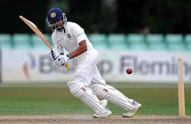 അരങ്ങേറ്റത്തില് സെഞ്ച്വറി അടിച്ച് പൃഥ്വിഷാ അരങ്ങേറ്റത്തില് സെഞ്ച്വറി അടിച്ച് പൃഥ്വിഷാ