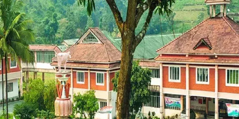 പൂക്കോട് വെറ്റിനറി സര്‍വകലാശാലയില്‍ മാവോയിസ്റ്റ് സംഘമെത്തി