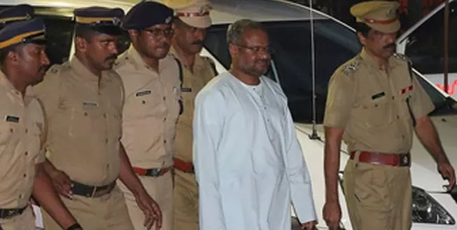 ഫ്രാങ്കോ മുളക്കലിനെതിരായ രണ്ട് അനുബന്ധ കേസുകള് ക്രൈംബ്രാഞ്ചിന് ഫ്രാങ്കോ മുളക്കലിനെതിരായ രണ്ട് അനുബന്ധ കേസുകള് ക്രൈംബ്രാഞ്ചിന്