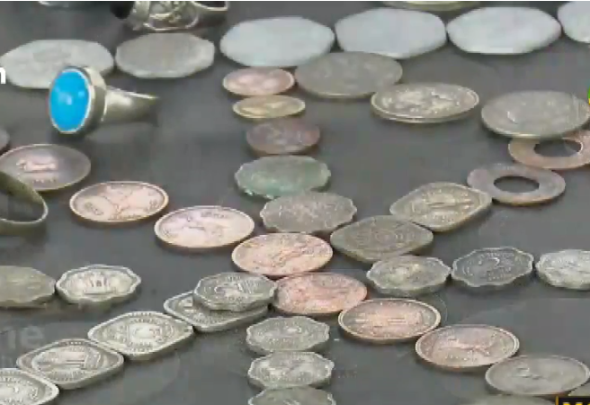 198 രാജ്യങ്ങളിലെ നാണയങ്ങളുടെയും കറന്‍സികളുടെയും ശേഖരവുമായി അരവിന്ദാക്ഷന്‍