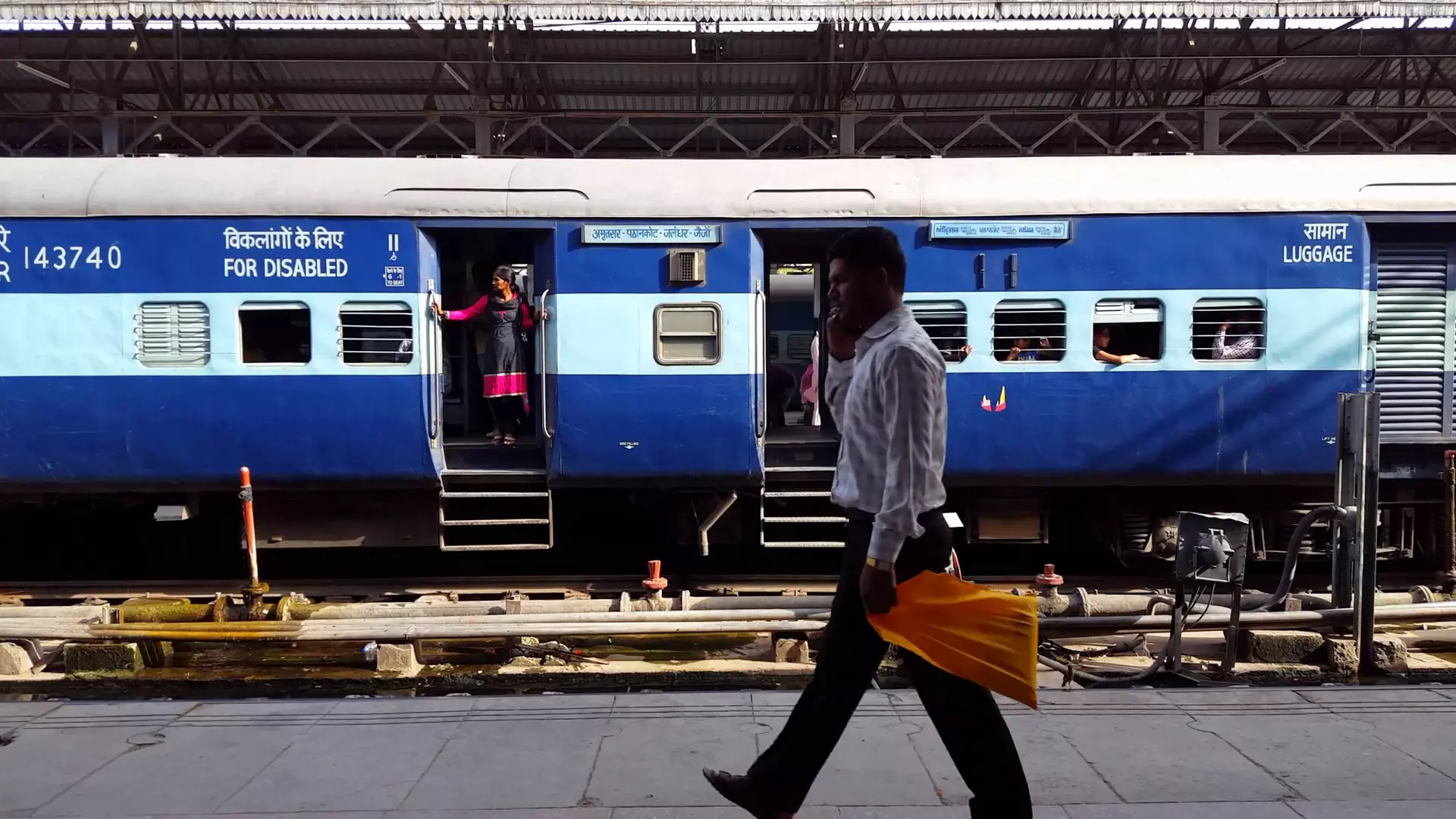 ട്രെയ്ന് വെെകി; സതേണ് റെയില്വേ വിളിച്ചു ചേര്ത്ത യോഗത്തിന് വെെകിയെത്തി എം.പിമാര് ട്രെയ്ന് വെെകി; സതേണ് റെയില്വേ വിളിച്ചു ചേര്ത്ത യോഗത്തിന് വെെകിയെത്തി എം.പിമാര്