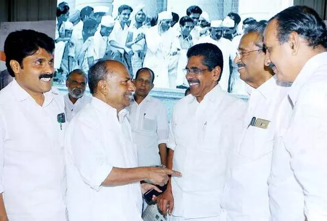 വയനാട്, വടകര മണ്ഡലങ്ങളില്‍ യു.ഡി.എഫിന് ഇനി പുതിയ സ്ഥാനാര്‍ഥികള്‍