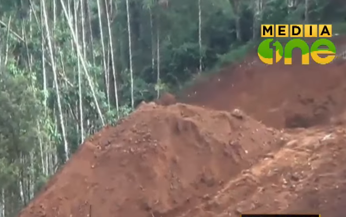 വന്‍തോതില്‍ മണ്ണിടിച്ചിലുണ്ടായ പ്രദേശത്ത് വ്യാപക കുന്നിടിക്കല്‍; സംഭവം വാളത്തൂരിലെ പരിസ്ഥിതിലോല പ്രദേശത്ത്