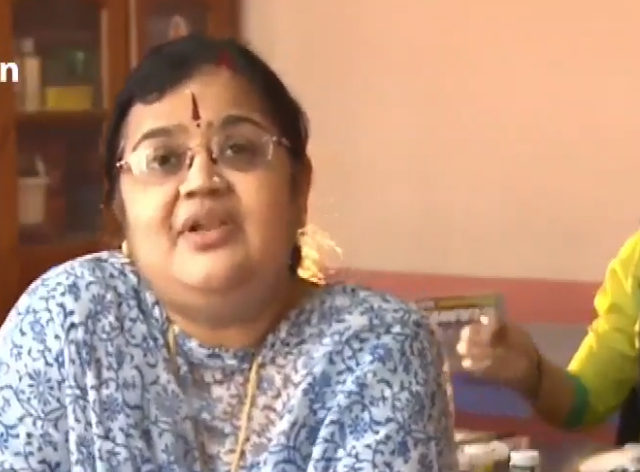 നിറക്കൂട്ടില്‍ വിസ്മയമൊരുക്കി സുധാ ഉണ്ണിക്കൃഷ്ണൻ  