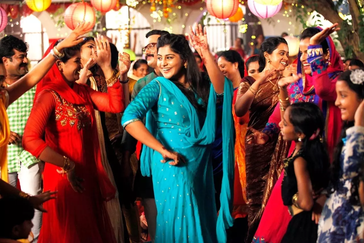 മഞ്ജിമ ക്യൂനാകുമ്പോള്‍; സംസം സിനിമയുടെ വിശേഷങ്ങള്‍