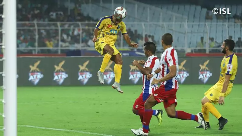 കൊമ്പുകുലുക്കി കൊമ്പന്മാര് കൊമ്പുകുലുക്കി കൊമ്പന്മാര്