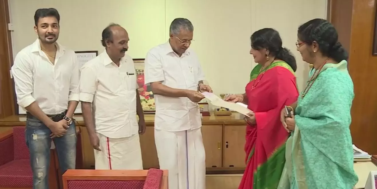 ജയഭാരതി മുഖ്യമന്ത്രിയുടെ ദുരിതാശ്വാസ നിധിയിലേക്ക് 10 ലക്ഷം രൂപ നൽകി