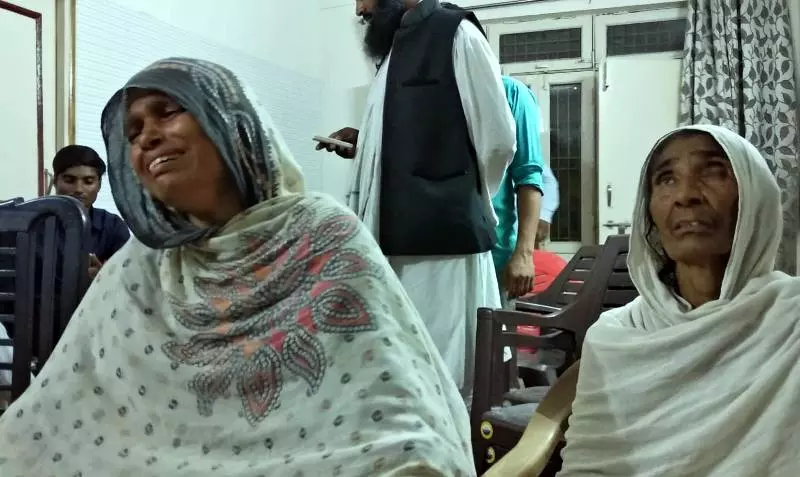 അലിഗഡില് വ്യാജ ഏറ്റുമുട്ടലില് കൊല്ലപ്പെട്ട യുവാക്കളുടെ കുടുംബത്തിന് പൊലീസിന്റെയും സംഘപരിവാറിന്റെയും ഭീഷണി അലിഗഡില് വ്യാജ ഏറ്റുമുട്ടലില് കൊല്ലപ്പെട്ട യുവാക്കളുടെ കുടുംബത്തിന് പൊലീസിന്റെയും സംഘപരിവാറിന്റെയും ഭീഷണി