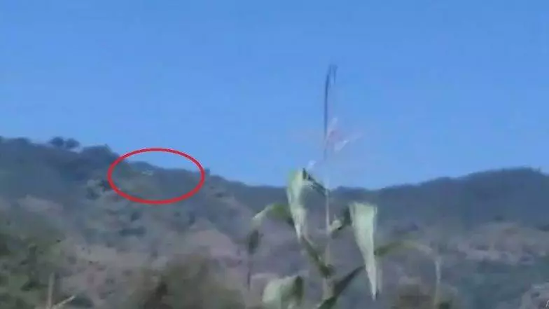 ഇന്ത്യന് വ്യോമാതിര്ത്തി ലംഘിച്ച് പാക് ഹെലികോപ്റ്റര്; സൈന്യം വെടിവെച്ചു ഇന്ത്യന് വ്യോമാതിര്ത്തി ലംഘിച്ച് പാക് ഹെലികോപ്റ്റര്; സൈന്യം വെടിവെച്ചു