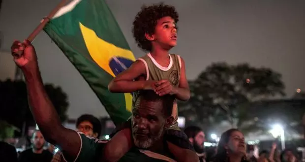 വലതുപക്ഷ പ്രസിഡന്റ് സ്ഥാനാര്‍ത്തിക്കെതിരെ ബ്രസീലില്‍ വന്‍ പ്രതിഷേധം