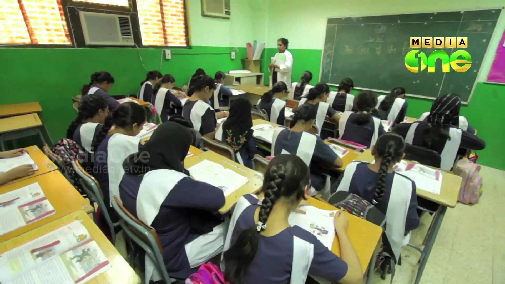 ദമ്മാം ഇന്ത്യന് സ്കൂള് വിദ്യാര്ഥികള്ക്കിടയിലെ സാമൂഹ്യ വിരുദ്ധ പ്രവര്ത്തനങ്ങള്ക്കെതിരെ രക്ഷിതാക്കളുടെ കൂട്ടായ്മ രംഗത്ത് ദമ്മാം ഇന്ത്യന് സ്കൂള് വിദ്യാര്ഥികള്ക്കിടയിലെ സാമൂഹ്യ വിരുദ്ധ പ്രവര്ത്തനങ്ങള്ക്കെതിരെ രക്ഷിതാക്കളുടെ കൂട്ടായ്മ രംഗത്ത്