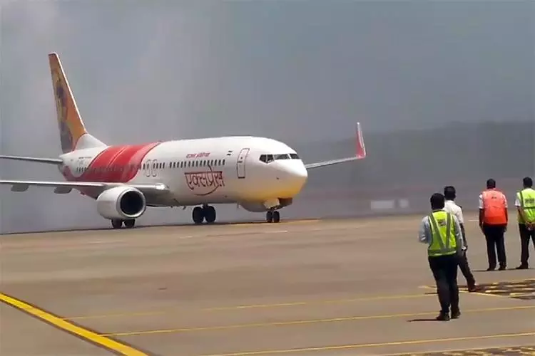 കണ്ണൂര് വിമാനത്താവളത്തിന് ഡി.ജി.സി.എയുടെ പ്രവര്ത്തനാനുമതി കണ്ണൂര് വിമാനത്താവളത്തിന് ഡി.ജി.സി.എയുടെ പ്രവര്ത്തനാനുമതി