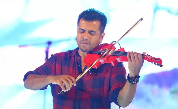 വയലിനിസ്റ്റും സംഗീതസംവിധായകനുമായ  ബാലഭാസ്കര്‍ അന്തരിച്ചു